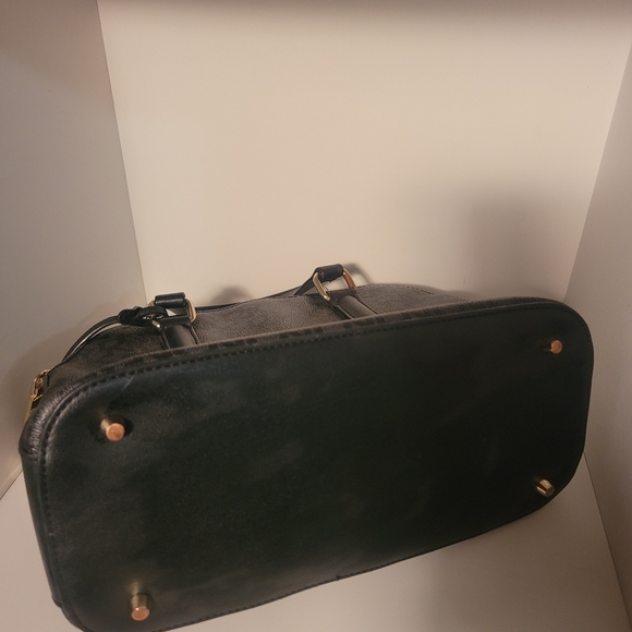 Dkny purse med size black - Picture 2 of 7